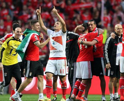 PORTUGUÊS: Benfica vence e fatura título após 4 anos