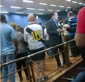 Bandeira de time do coração gera polêmica no enterro de Luciano do Valle