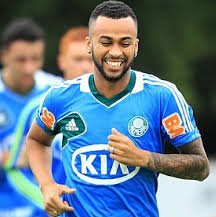 Em crise, Grêmio tenta contratação de meia do Palmeiras