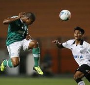 Palmeiras ganha na Justiça e reintegra lateral com proposta do Benfica
