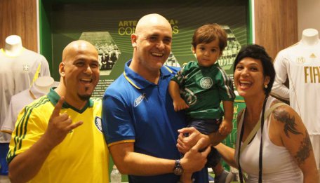 Marcos fala de Copa do Mundo em loja do Palmeiras