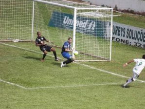 Paulista A3: Herói contra a Inter, goleiro do Independente comemora boa fase