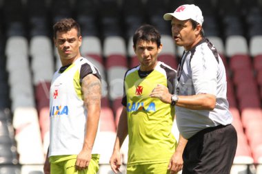 Série B: Adilson volta a testar Montoya no ataque do Vasco