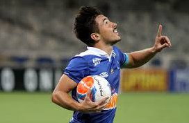 Sem lesão, atacante treina e deve reforçar Cruzeiro