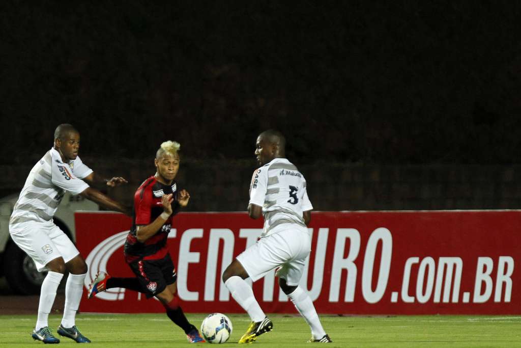 Vitória 1 (3) x (5) 1 J. Malucelli – Dinei perde pênalti e Jotinha avança