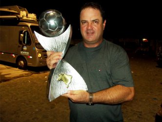 Técnico Vica aguarda acerto com Santa Cruz para assumir novo clube