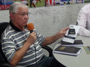 Autor do livro ‘Gol: Alegria do futebol’ visita Portal FI