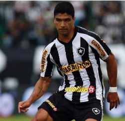 Santos encaminha contratação de ex-volante de Guarani e Seleção Brasileira