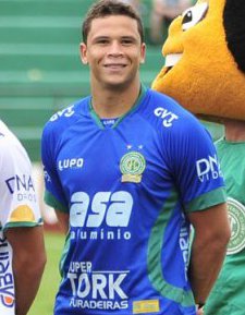 Série C: Evaristo Piza opta por goleiro gordo para a estreia do Guarani