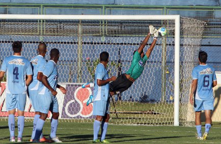 Tupi 1 x 1 Macaé – Carijó soma um ponto mesmo com jogador a menos