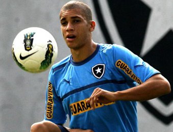 Presidente do Santos confirma interesse em joia do Botafogo