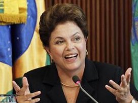 Dilma elogia Daniel Alves e volta a criticar racismo