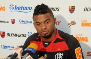 Goleiro admite que Flamengo está ‘devendo futebol’