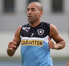 Após criticar Mano, atacante elogia Vagner Mancini e elenco do Botafogo