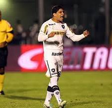 Santos espera ter mais dois reforços antes da Copa, além de Menino da Vila