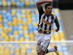 Por vaga no time, lateral aceita ser volante no Botafogo