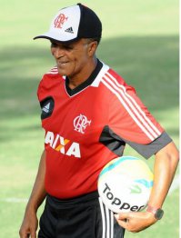 Recuperado, meia deverá reforçar o Fla no domingo