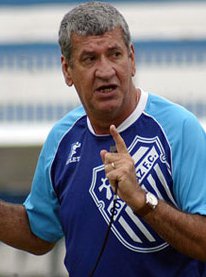 Em crise, time capixaba contrata ‘interminável’ ex-técnico do Vasco