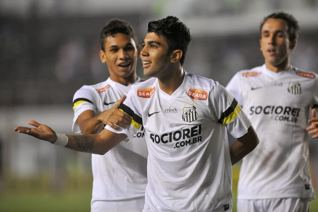 Gabigol minimiza troca de posição no ataque do Santos