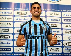Lateral de rival do Brasileirão chega ao Grêmio e aposta na força física