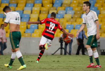 Destaque da partida exalta inteligência do técnico em virada do Fla