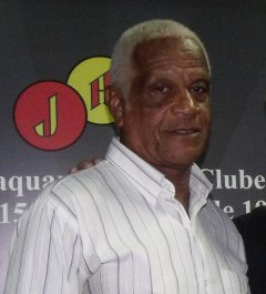 Time da Segundona contrata ‘homem que carregou Pelé’ como técnico