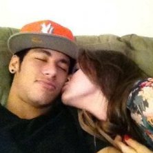 Às vésperas da Copa, Neymar namora atriz global escondido