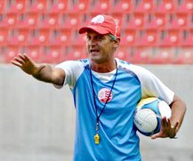 Treinador de time da Série B revela ameaça e diz ter medo de sair às ruas