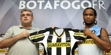 No Botafogo, ex-10 do Vasco da Gama se diz pronto para jogar