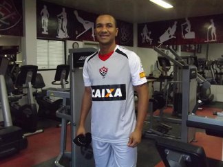 Recém-chegado ao Vitória, Josa planeja estreia em clássico contra o Bahia