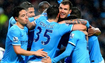 INGLÊS: City goleia o Aston Villa e fica perto do título