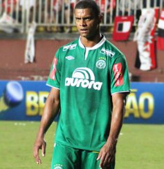 Artilheiro recordista da Série B deixa time árabe e pode disputar o Brasileirão