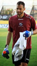 Goleiro salva Bragantino no final do jogo pela Copa do Brasil
