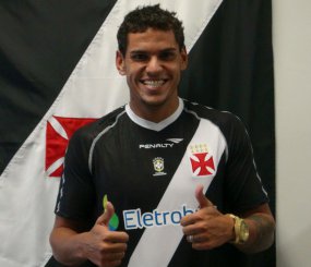 Ex-zagueiro de Palmeiras e Flamengo pode reforçar o Fluminense