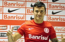 Chileno desfalca treino, mas não preocupa o Inter