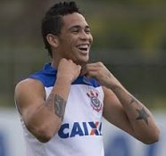 Mano testa atacante como substituto de Jadson