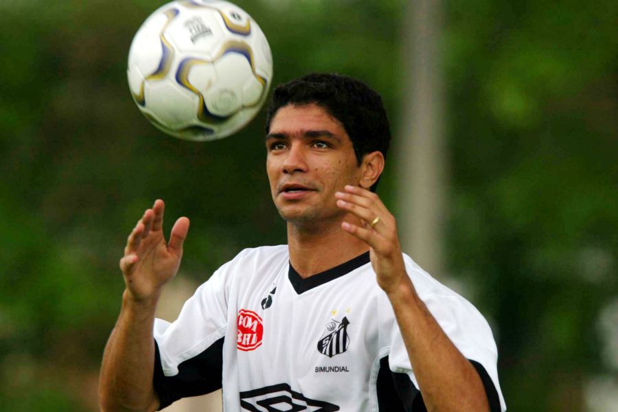 Ex-Seleção rescinde com time do Brasileirão e fica perto do Santos