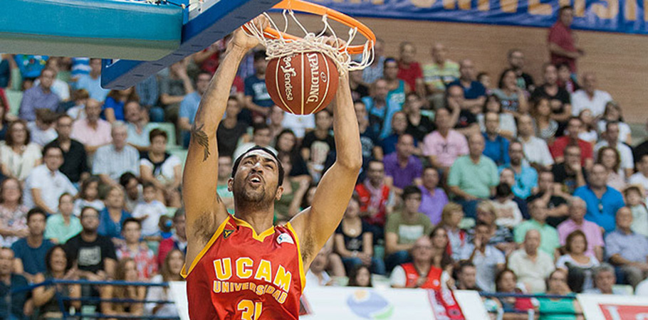 Basquete: Na Espanha, Magnano visita Augusto Lima e elogia pivô
