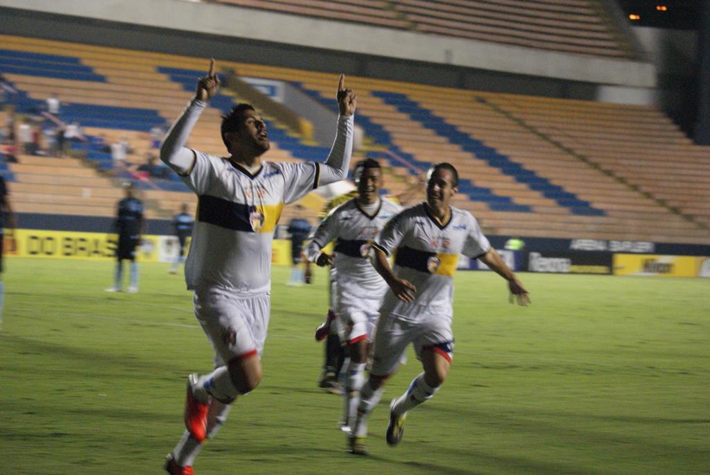 Grêmio Barueri 3 x 3 Londrina – Tubarão sofre, mas faz mais uma vítima