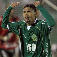 Série C: Atacante deixa treino e Leleco assume vaga no Guarani