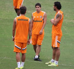 Cristóvão repete time do Fluminense em treino antes de clássico