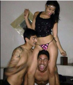 Após vitória, dupla de time da Libertadores cai na farra com mulherada