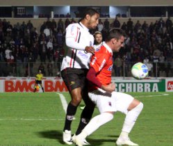 Série B: Paraná ganha disputa com Paysandu e contrata lateral