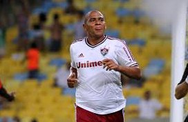 Atacante “gordinho” muda tom e diz aceitar a reserva no Fluminense