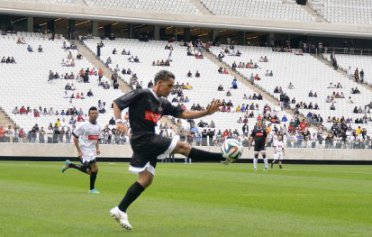 Com homenagens e festa, Corinthians inaugura Itaquerão