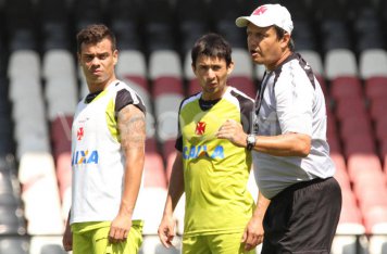 Série B: Vasco encara o Oeste e quer reconquistar a torcida