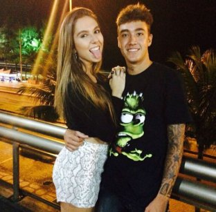 Vai Corinthians? Carol Portaluppi curte noite carioca com Romarinho