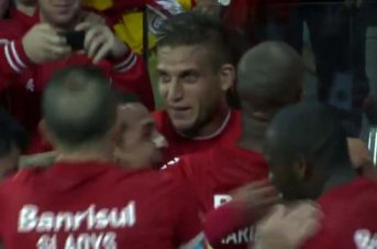 Internacional 2 x 1 Atlético-PR – Jogo mesmo só no segundo tempo em Porto Alegre