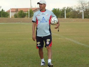 Série B: Ex-lateral de Ponte e Corinthians é o favorito para assumir o Vila Nova