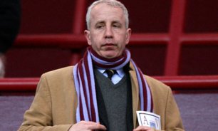 Inglês: Empresário norte-americano coloca o Aston Villa à venda